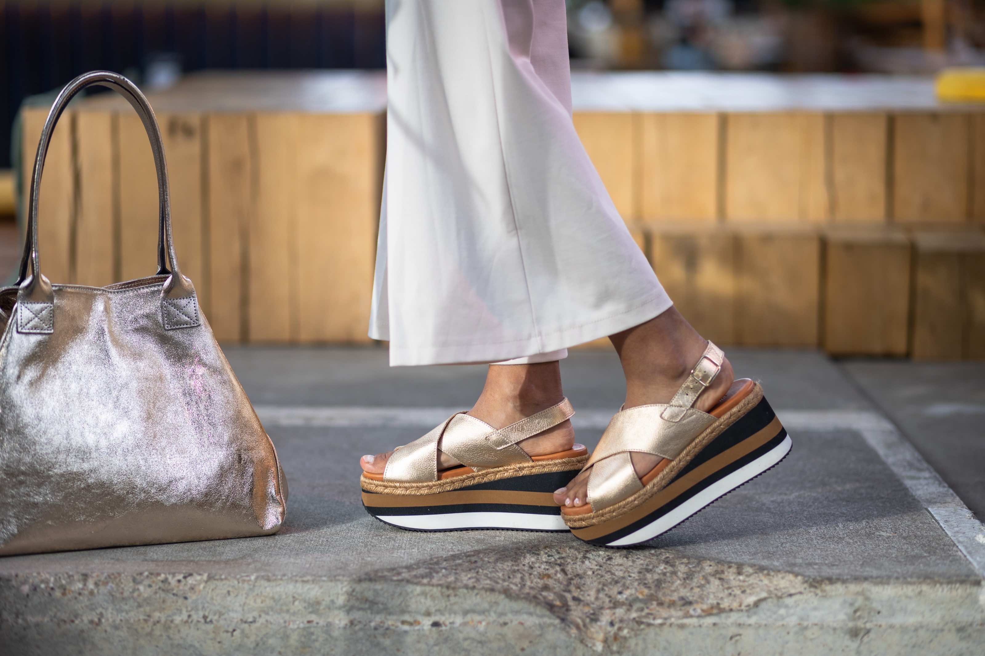 Sandale Compensée Dorée